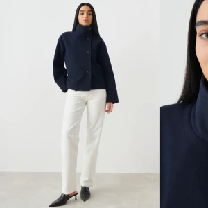 Kappa - Säljer min oanvänd kappa från Gina, passar perfekt till våren🌸