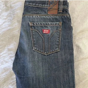 Miss sixty jeans - Miss sixty jeans som jag köpte för ett tag sedan. Använda men fortfarande fina❤️
