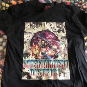 Anima t-shirts naruto och demonslayer utmärkt skick - 2 T-shirts och en long armad anima tröja sälj separat. Båda T-shirts har storleken Large och den långärmade har storleken 164 cm. Varje  plag kostar 100kr. Skicka gärna erbjudande och ställ gärna frågor alla tre har utmärkt skick