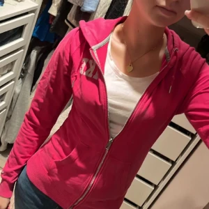 Zip tröja - (Lånad bild) Nu säljer jag denna super snygga zip tröjan från Nike. Topp skick!💗