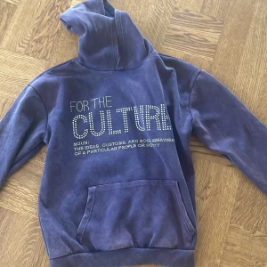 Marin blå for the culture hoodie -  Jag råkade köpa en för stor så den är aldrig använd
