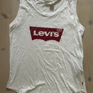 Levis Linne - Levis linne bara använt ett fåtal gånger. Bra skick och storleken är M.
