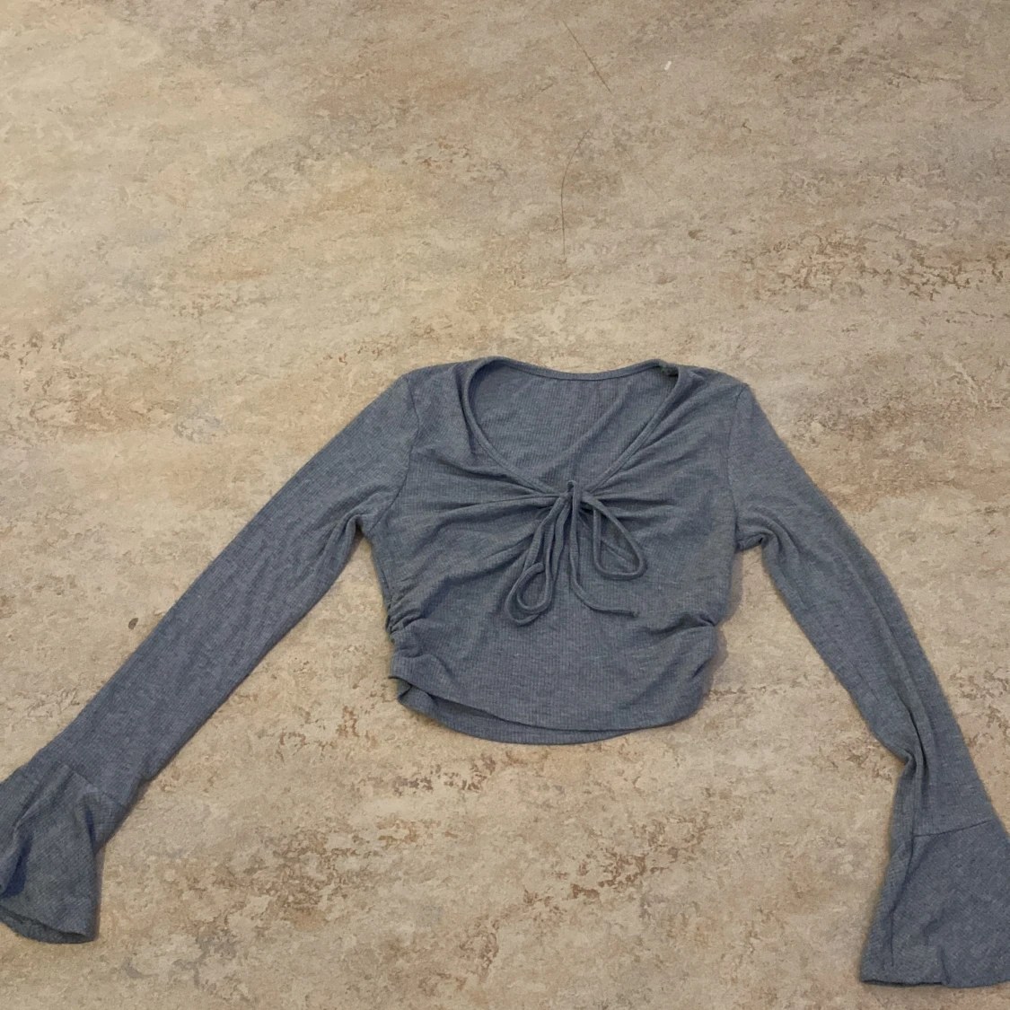 V ringad sleeve tröja 