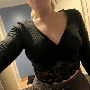 Långärmad topp - Aldrig använd. Storlek S.