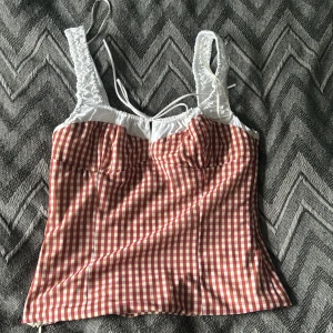 Zara topp - Helt ny zara topp som är för liten för mig.