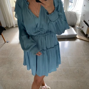 klänning från mango💗💗 - Ljusblå klänning från mango i storlek S. Nyskick och aldrig använd💗💗