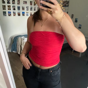Tub topp - En röd tub topp från shein som har använts en gång. 