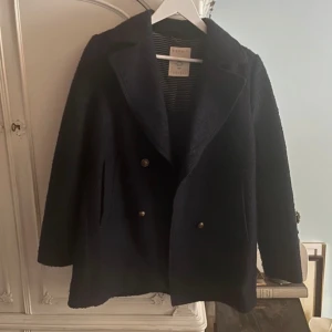 Kappa - I använt men fint skick. Sitter lagom oversized på mig som vanligtvis har storlek S!