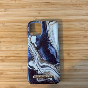 iPhone 11 PRO mobilskal  - IPhone 11 pro mobilskal från ideal of Sweden. Använd några få gånger, inga skrapor.
