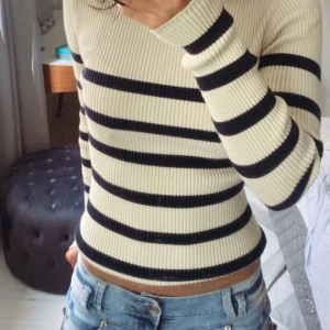 Zara tröja - Randig långärmad zara topp som sitter så fint. Storlek M men skulle säga passar S också. 