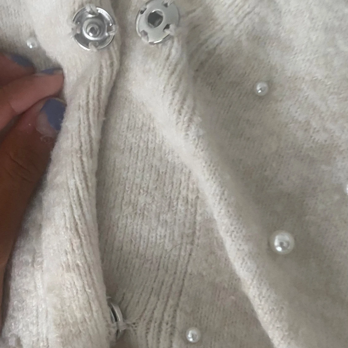 Stickad kofta med pärlor - 91