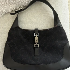 Jackie vintage - Vintage jackie, gucci.  I brun och svart, bra skick!!  Köpt från vestiarie collectiv