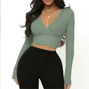 3st toppar för 50kr - Säljer dessa fina toppar 3st för 50kr