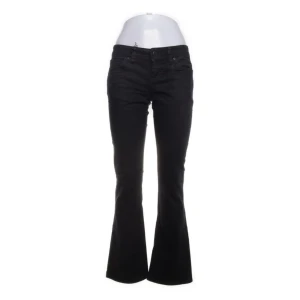 Lågmidjade LTB jeans - Intressekoll på dessa superfina lågmidjade bootcut jeansen. Säljes pga att de inte passar mig. jättefint skick (som nya) och har inga fläckar eller skador alls. Skriv om ni har frågor💞💞OBS! Kan byta mot andra jeans