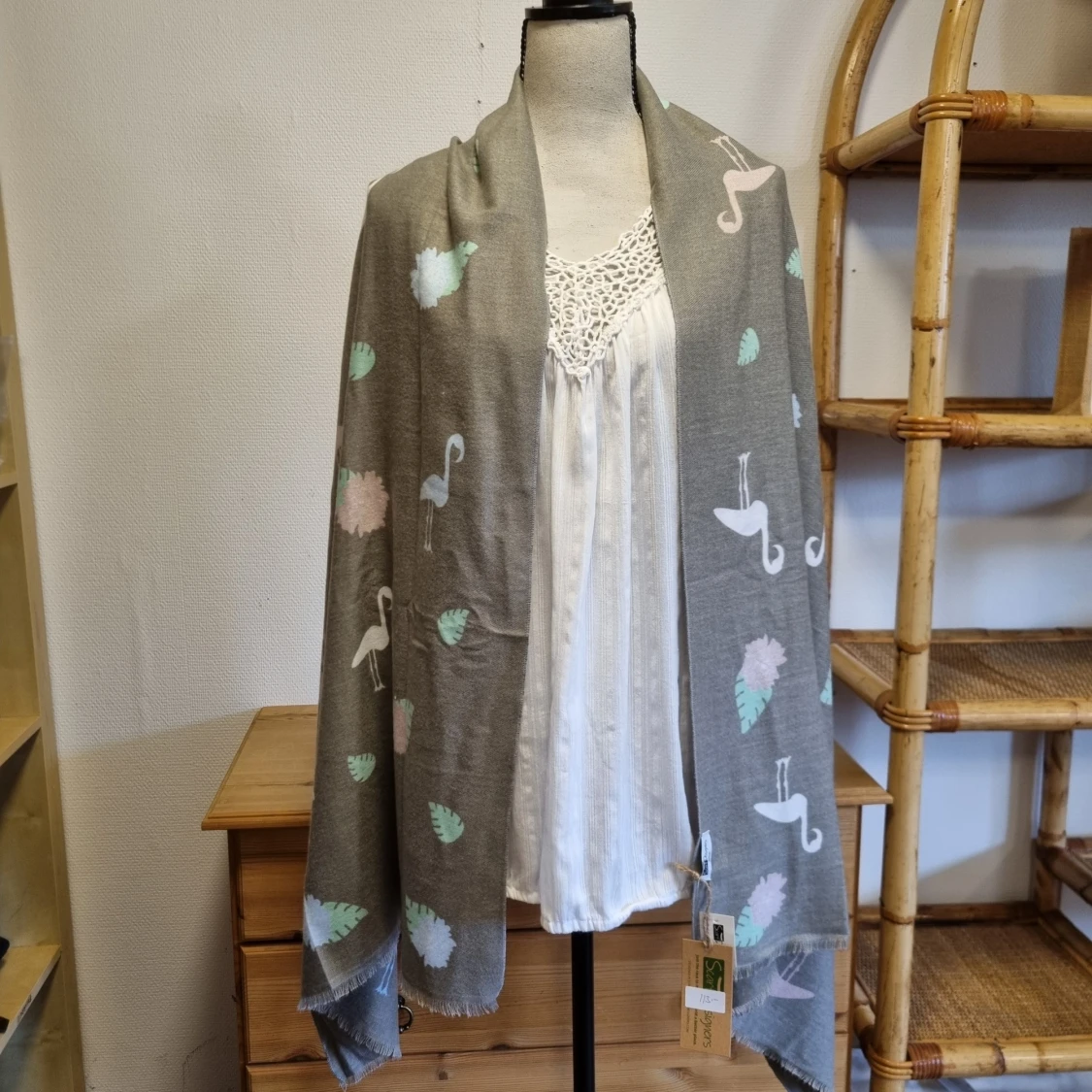 Grå halsduk med flamingomönster - 92