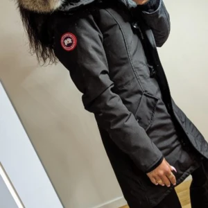 Canada Goose - Använd få gånger, är som helt ny.  Nypris - 18.000kr Vid mer info eller bilder, är det bara att fråga :) 