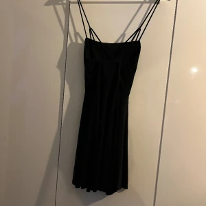 Klänning  - Klänning från Bikbok, aldrig använd  Nypris 199kr