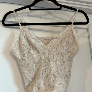 Spets topp - Spets topp från Bikbok. Aldrig använt. 