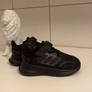 Adidas skor - Fina barnskor