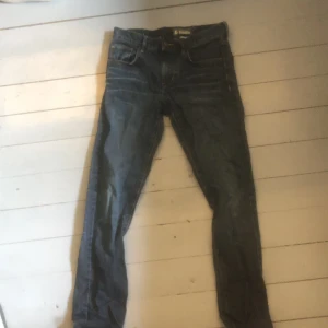 Blåa Jeans - Arbetar grish byxor. Knappt använda.