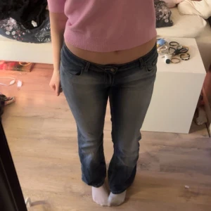 Lågmidjade jeans💘 - As snygga jeans från Lindex i superfint skick!💕storlek 42 men dom är som en 40💋