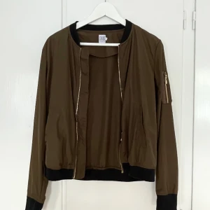 Bombarjacka Saint Tropez strl S - Mycket bra skick. 