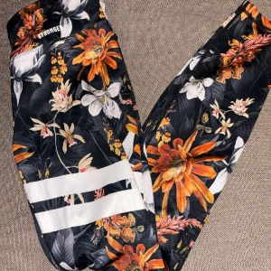 Stronger tights  - Stronger byxor i jätte fint skick, använda fåtal gånger💕🩷 säljer då jag inte får någon användning för de längre💖