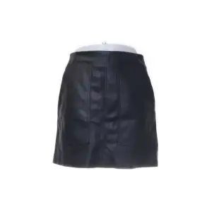 Fin kort skinn kjol från zara