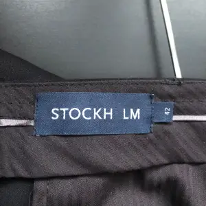Kostymbyxor från STOCKH LM i storlek 42, använd 1 gång, bra skick Köparen står för frakten  
