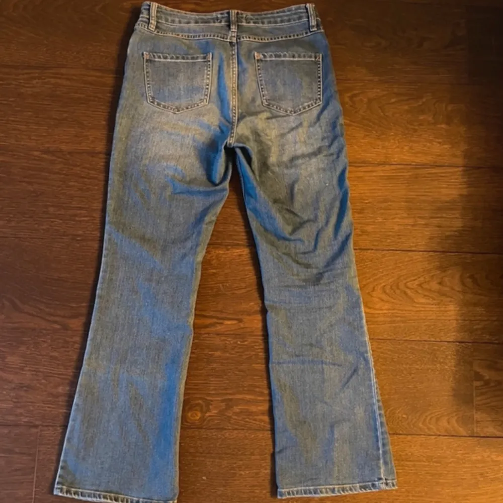 Fett söta lågmidjade bootcut jeans  Fråga för mer bilder / frågor!. Jeans & Byxor.