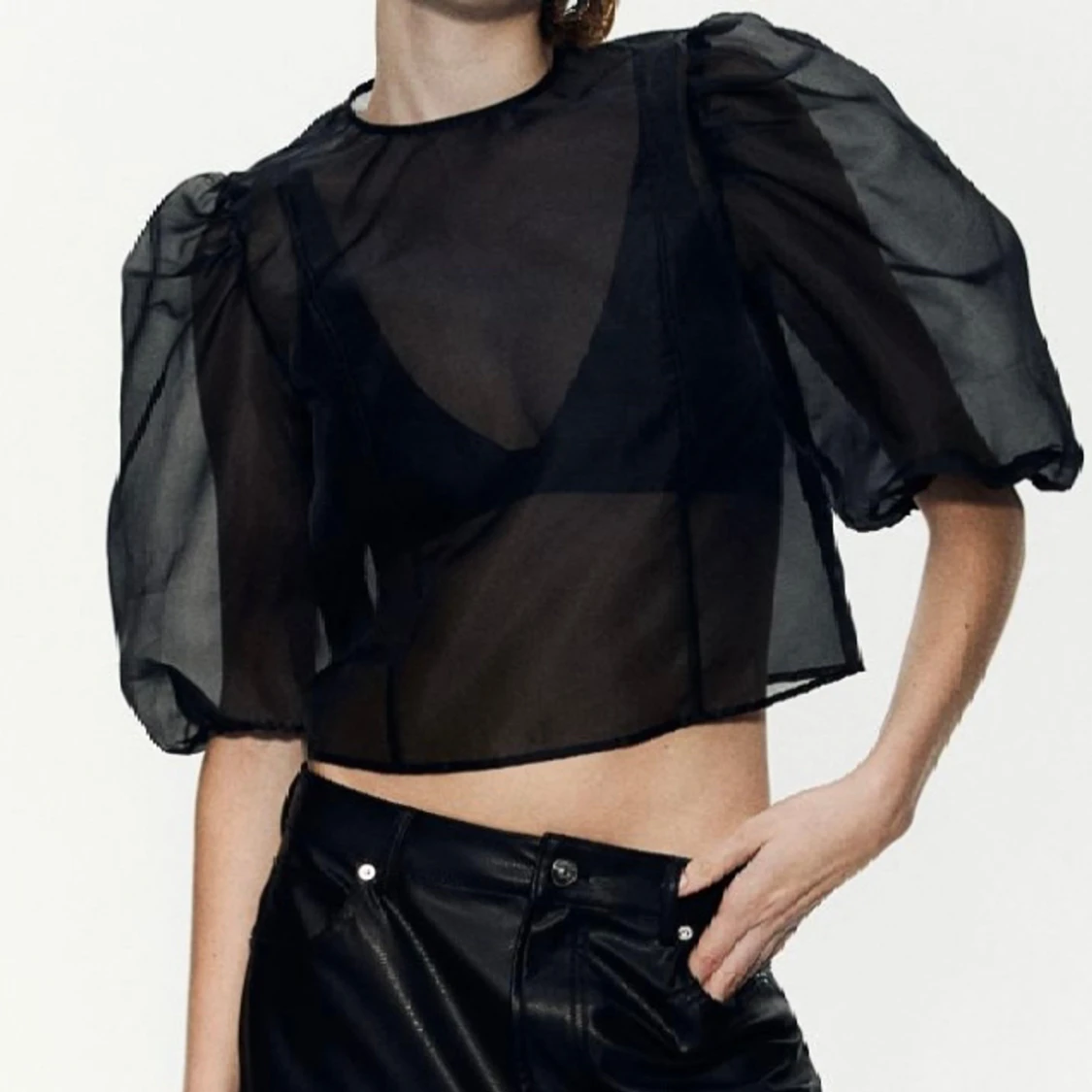 Organzatopp med puffärm