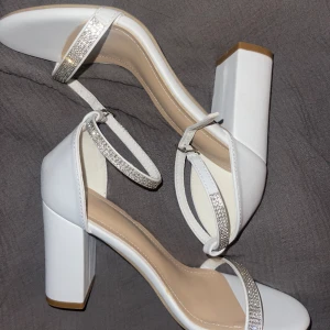 Klackskor  - Säljer dessa klackskor från Shein. Aldrig använda. (Dessa är slutsålda på hemsidan) nypris 262 kr