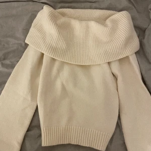 Off shoulder tröjor - Kan köpas seperat, ingen användning för dem. 150 för 1 eller 2 för 200