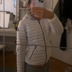 Colmar jacka - Colmar jacka i begagnat skick, köpte här på Plick men passade inte mig. Barnstorlek men sitter som en xs