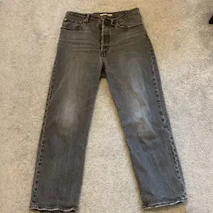 Högmidjade Levis jeans i storlek 30❤️
