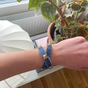 Valentino armband  - Säljer detta valentino liknande armbandet!! Lägg prisförslag!! 💖