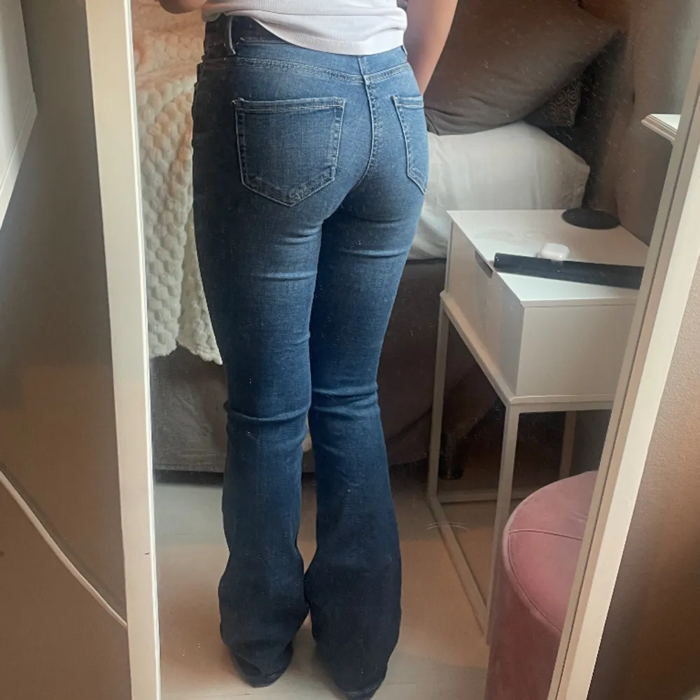 Vero Moda jeans i nyskick använda Max 2ggr stl XS längd 32 passar mig som är ca 163. Jeans & Byxor.