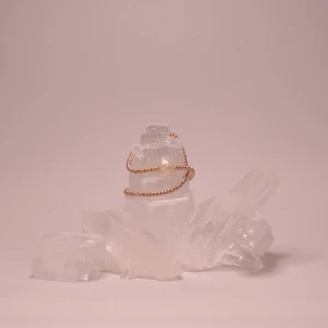 Armband handgjort, sötvattenspärla - Handgjort armband med en sötvattenspärla, elastisk 