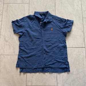 Ralph Lauren pike - Säljer en ralph lauren pike i toppskick! Knappt använd, storlek L. Perfekt inför sommaren!