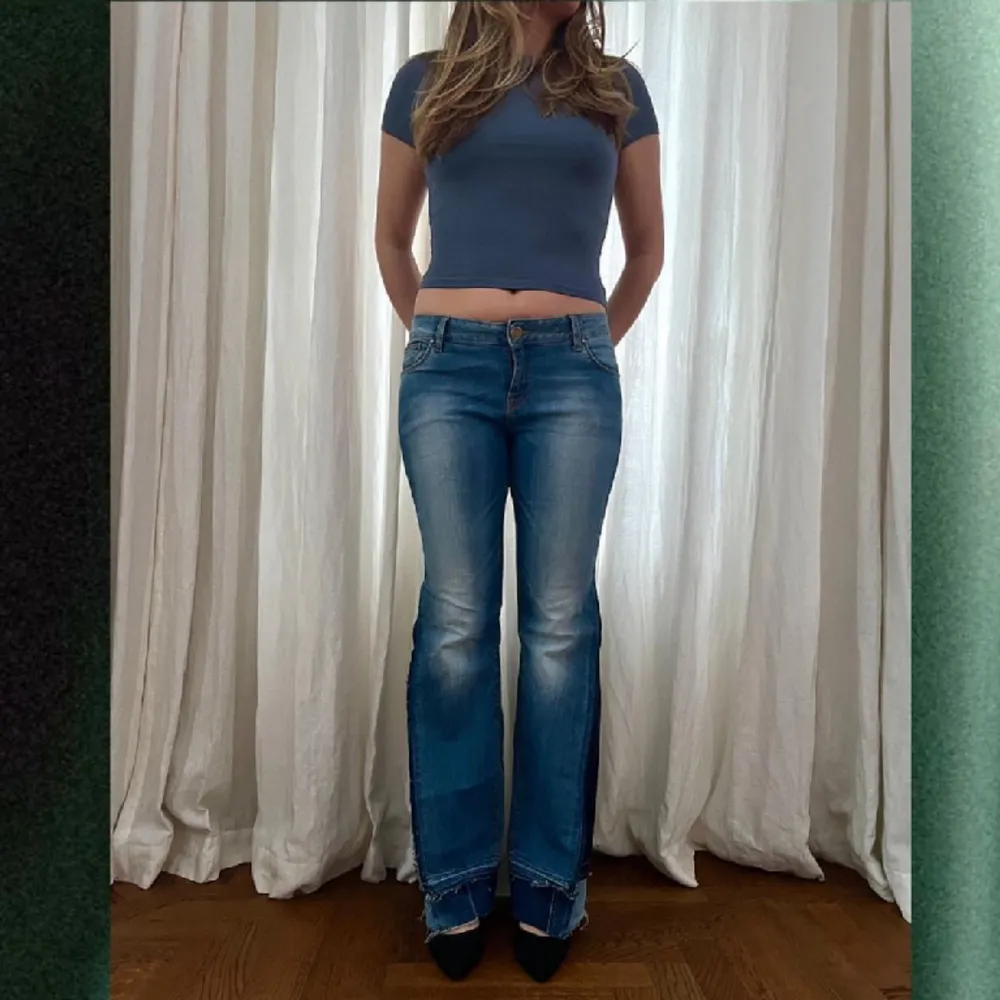 Super snygga jeans köpta från denim uf som tyvärr inte passade❤️ Bilderna är från dom🫶. Jeans & Byxor.