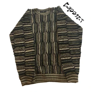 Mönstrad Tröja - - En multi färgad stickad tröja  - Vintage, Storleken Large men känns mer som X-Large - Tveka inte att ställa frågor om plagget 