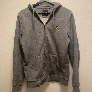 Lyle scott Full zip up  - En najs lyle and scott Hoodie zip up som är 10/10 i skick. Storlek s priset kan diskuteras 