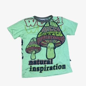 Weed t-shirt  - En weed t-shirt knappt använda bra kvalitet 