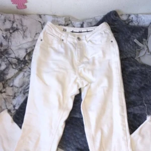 Skinny jeans  - Vita skinny jeans, jätte fina ä jätte bekväma 