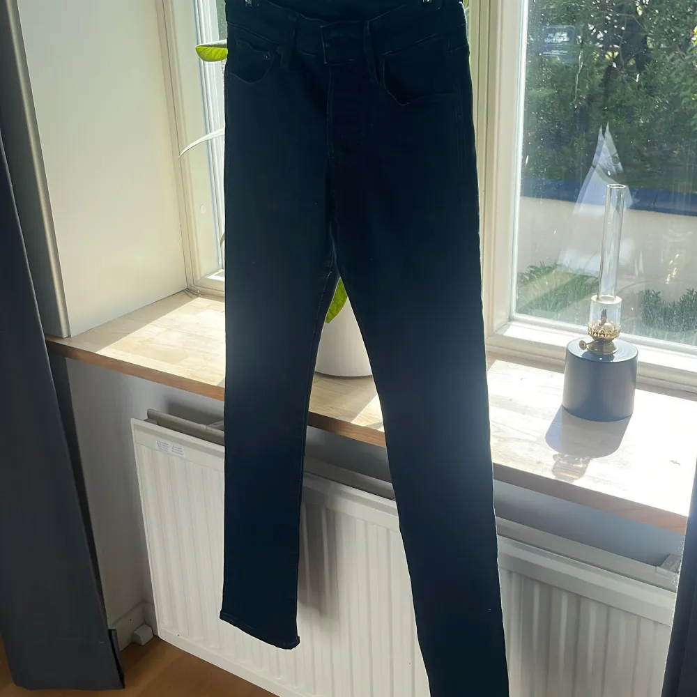 Ett helt par nya jeans som säljes pga att de är för små. Riktigt snygga! Hör av dig vid minsta lilla fundering. . Jeans & Byxor.