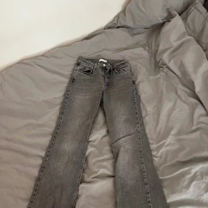 Gråa jeans  - Gråa jeans från Gina tricot