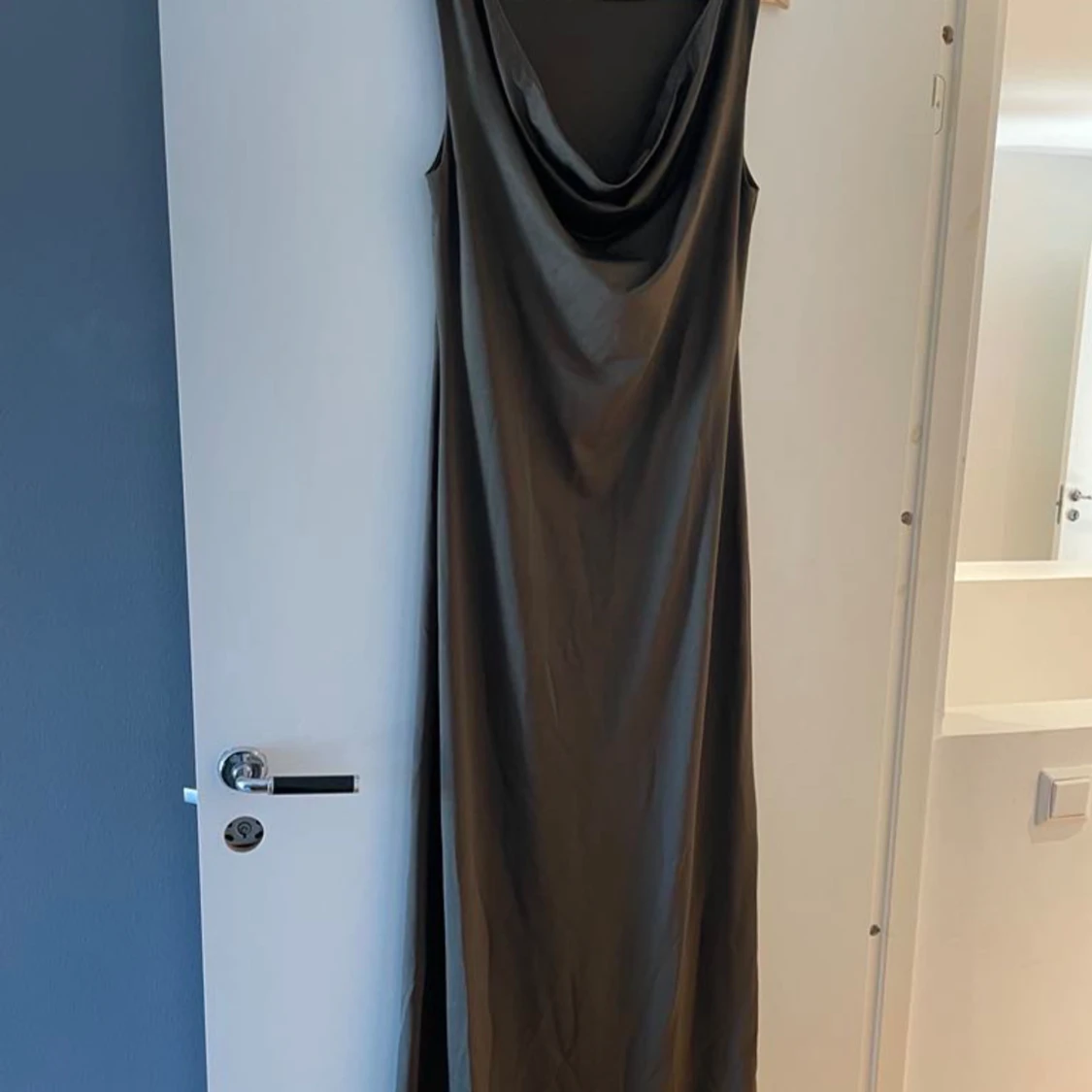 Mörkoliv klänning - 91