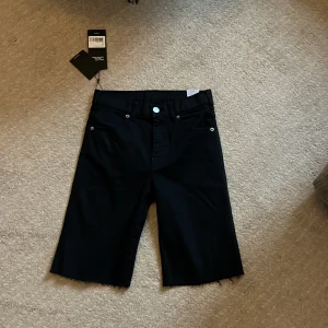 DrDenim jeans shorts  - Jeansshorts, helt nya. Inte end provade svarta i storlek S 