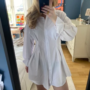 Skjortklänning  - Söt, köpt på cider - aldrig använd, hör av dig vi frågor!💗