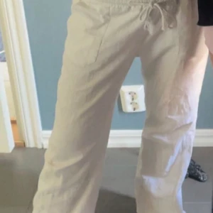 Linnebyxor  - Jätte fina linnebyxor som tyvärr är för korta för mig. Sparsamt använda och i bra skick💕